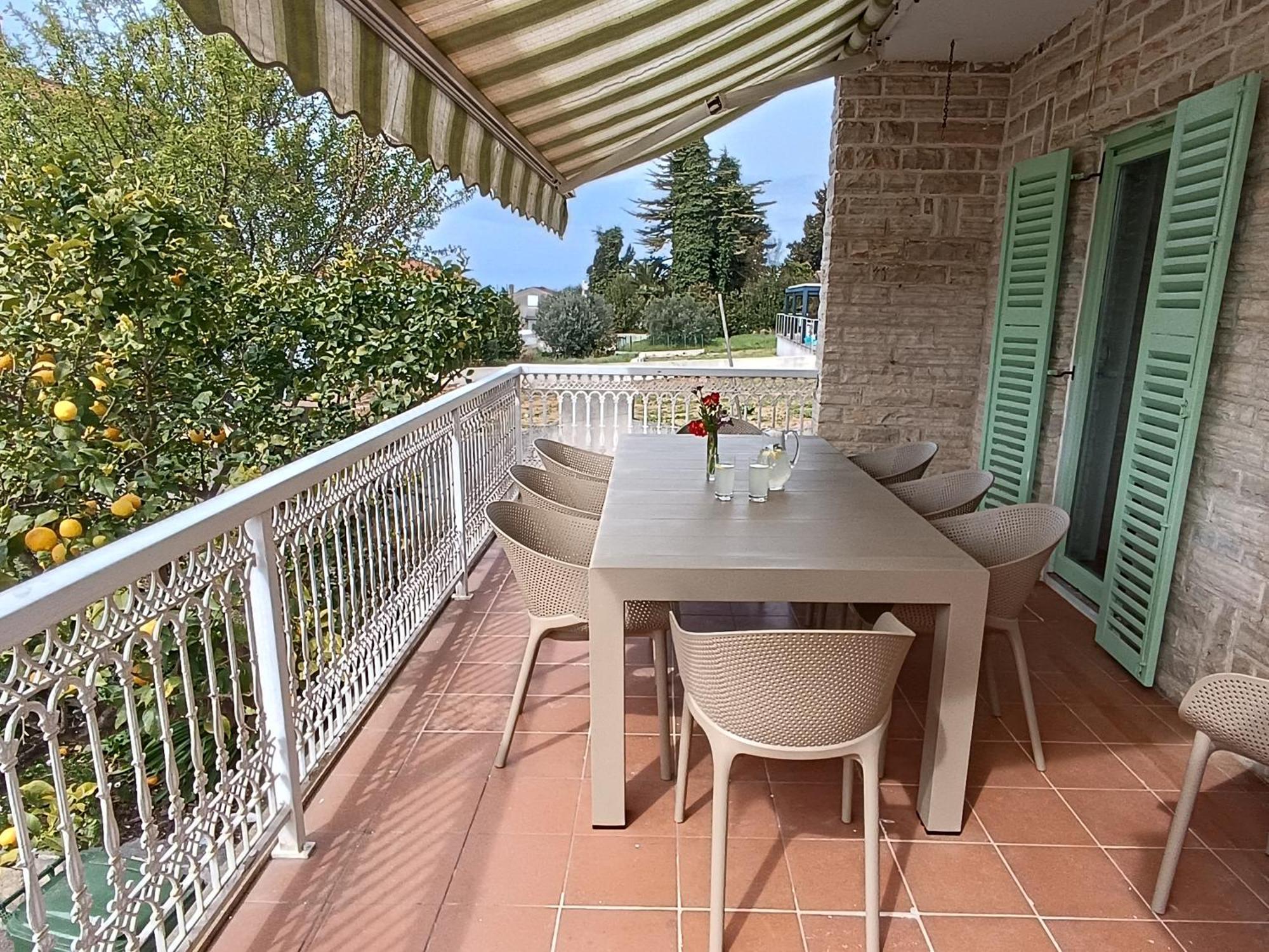Cinthija Seaside Villa